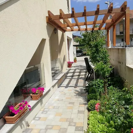Rensi Apartment